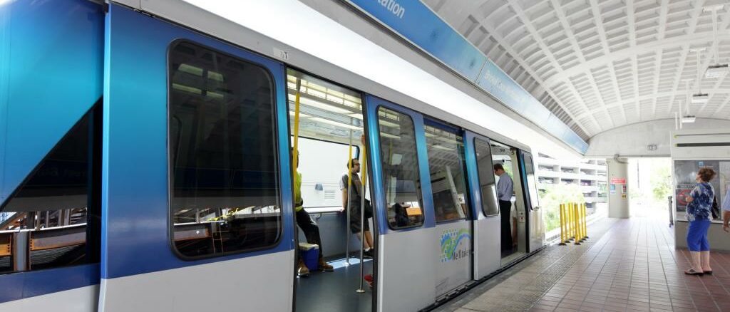 Eine Bahn vom Miami Metromover