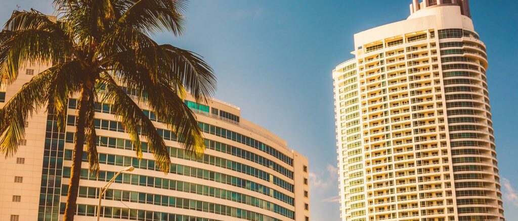 Die Vorderseite vom Fontainebleau Miami Beach